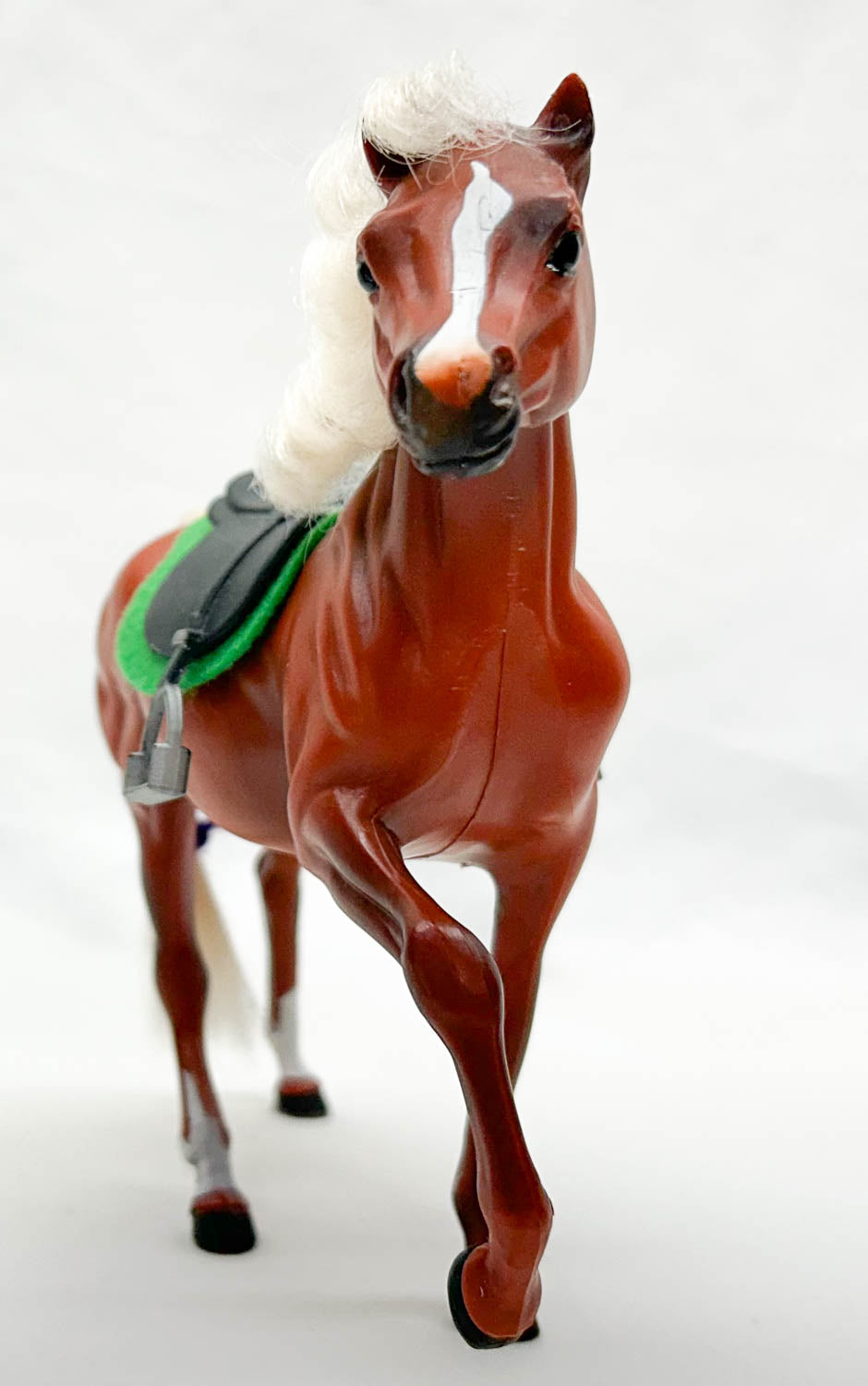 Grand Champions Original Stallion ~ Big Red w/ Tack and Brush