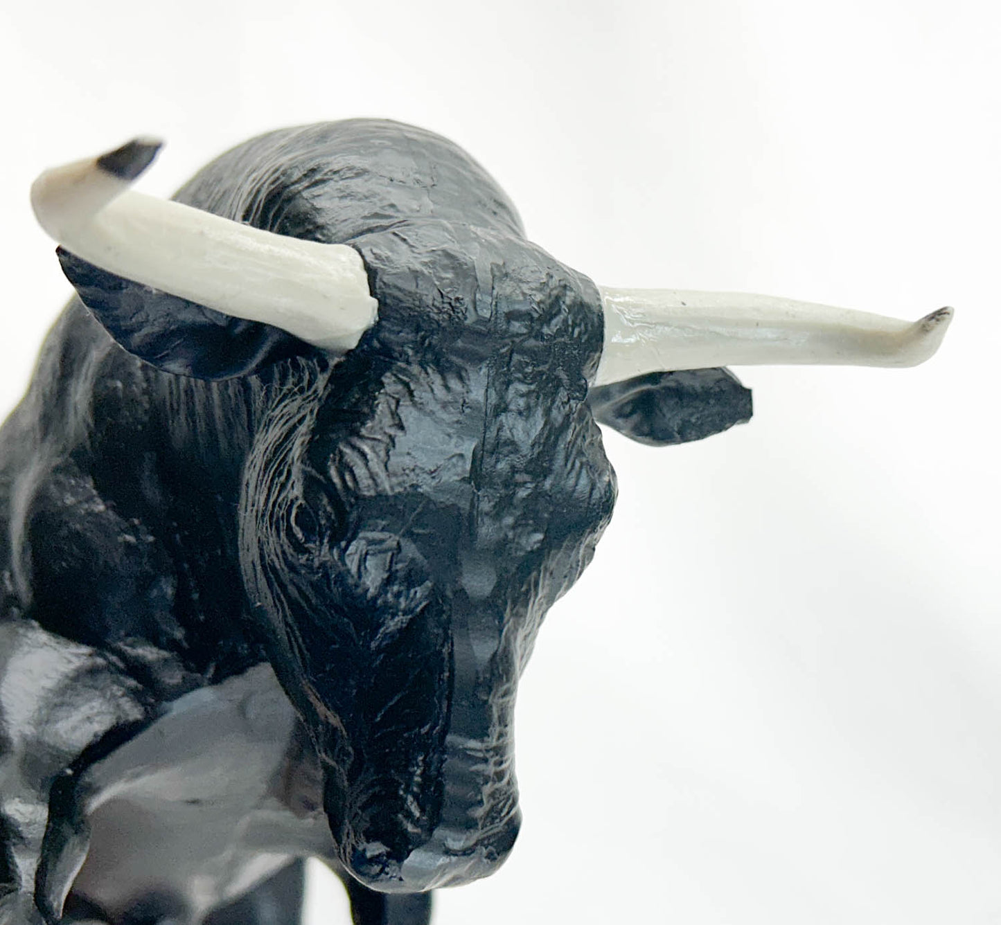Spanish Fighting Bull, Black - VARIATION: Grey Plastic Horns