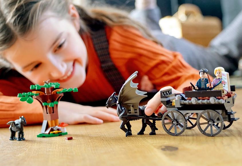 LEGO® Harry Potter™ - Hogwarts™ Carriage and Thestrals #76400 121 Pieces