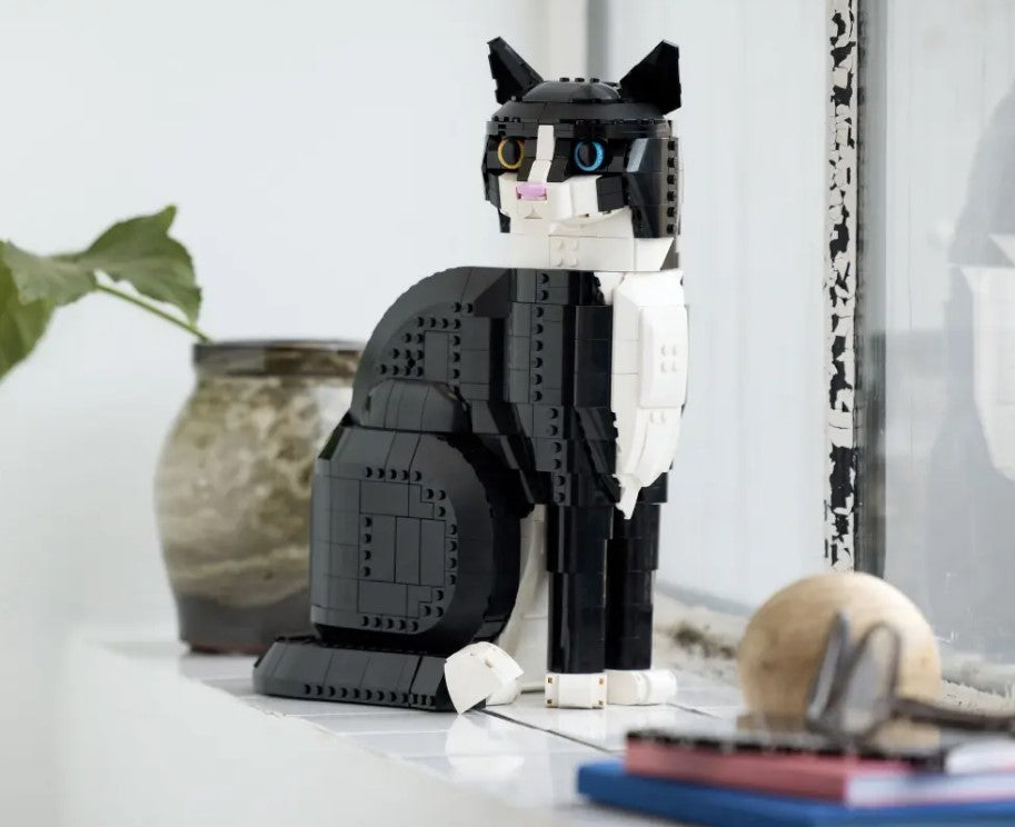 LEGO® Ideas - Tuxedo Cat #21349 1710 Pieces