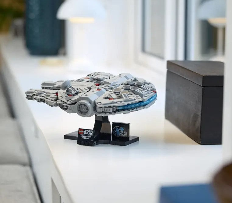 LEGO® Star Wars™ ~ Millennium Falcon™ #75375 921 Pieces