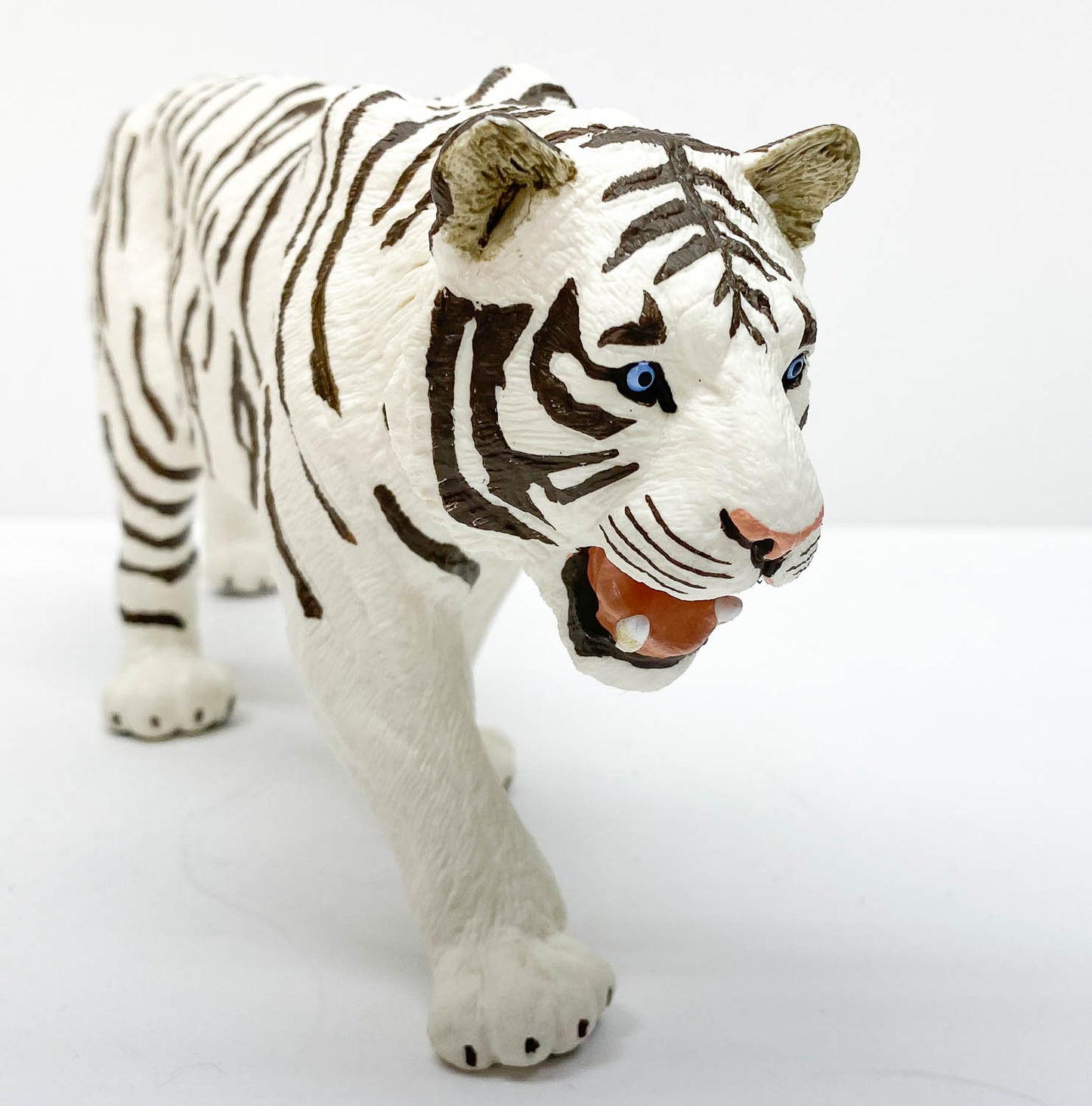 White Siberian Tiger (Large)