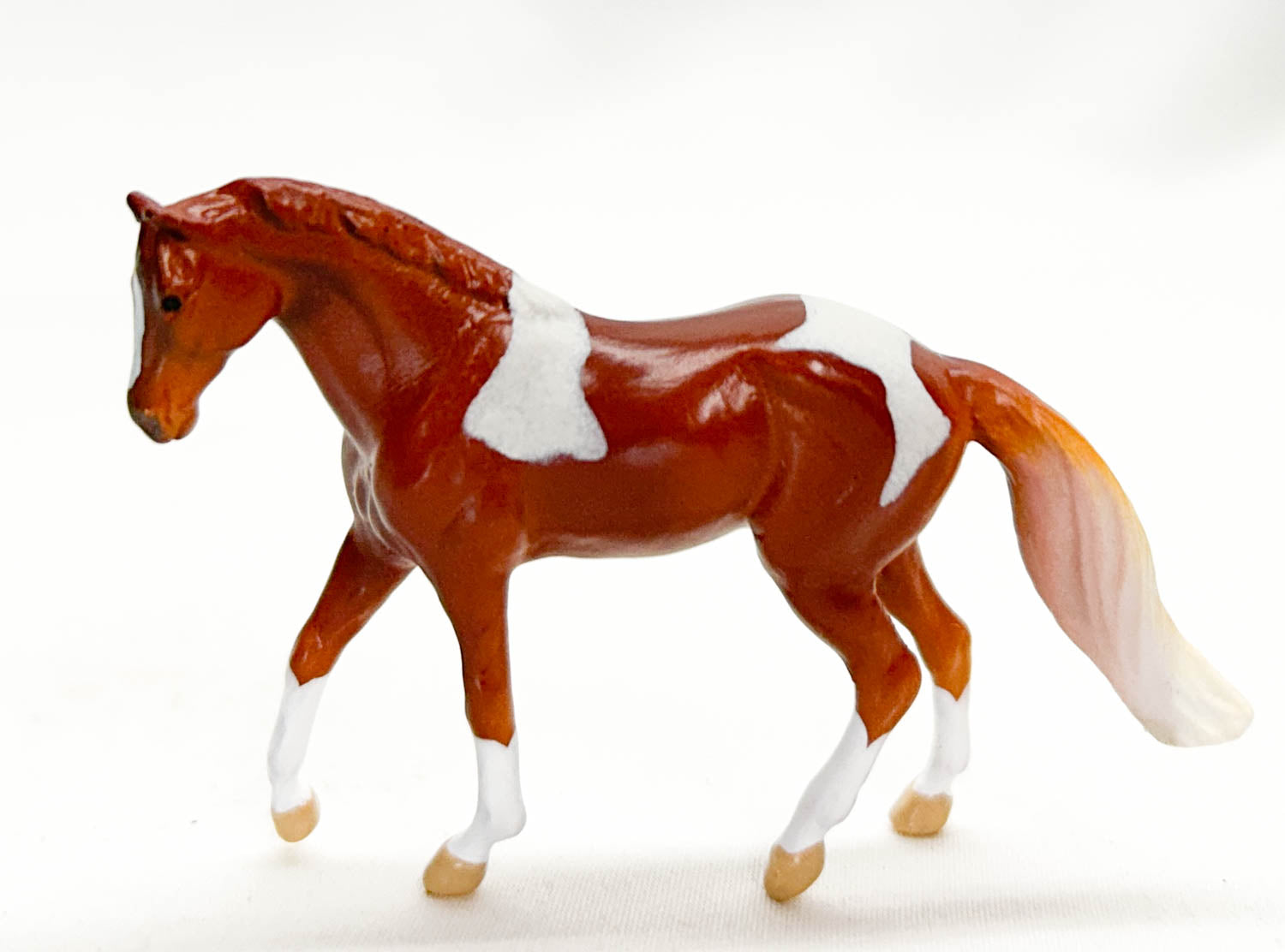 Breyer Horses Mini Whinnies Barn Surprise | 3 cavalli | Assortimento casuale | Scala 1:64 | Misura cavalli 2 x 1.5 | Modello #7846 Breyer Horses Mini Whinnies Barn Surprise | 3 cavalli | Assortimento casuale | Scala 1:64 | Misura cavalli 2 x 1.5 | Modello #7846