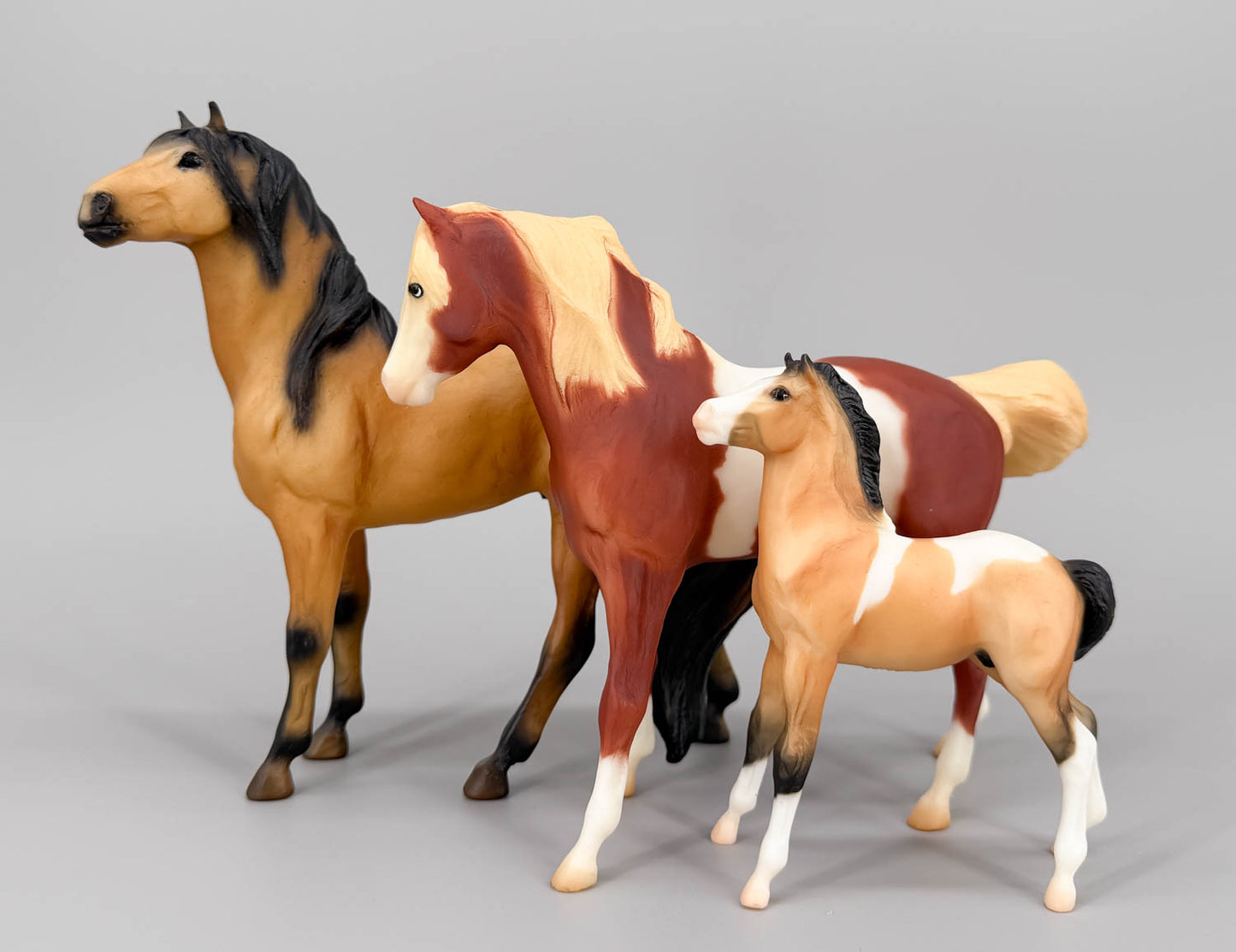 Spirit Kiger Mustang Family - Walmart SR - 2002 Only