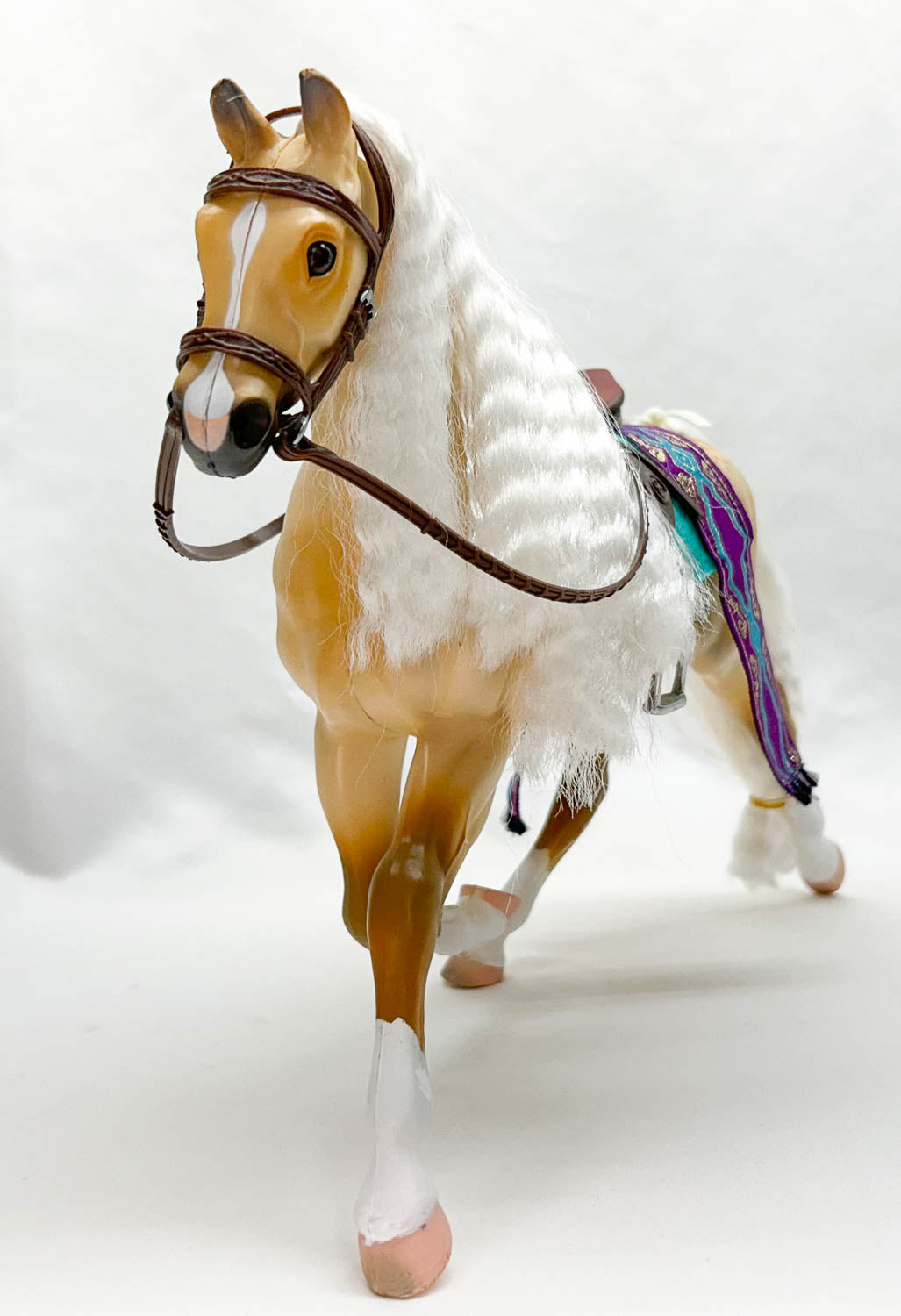 Grand Champions Collector's Classic Trotting Stallion ~ Golden Glow (Large Size Model)