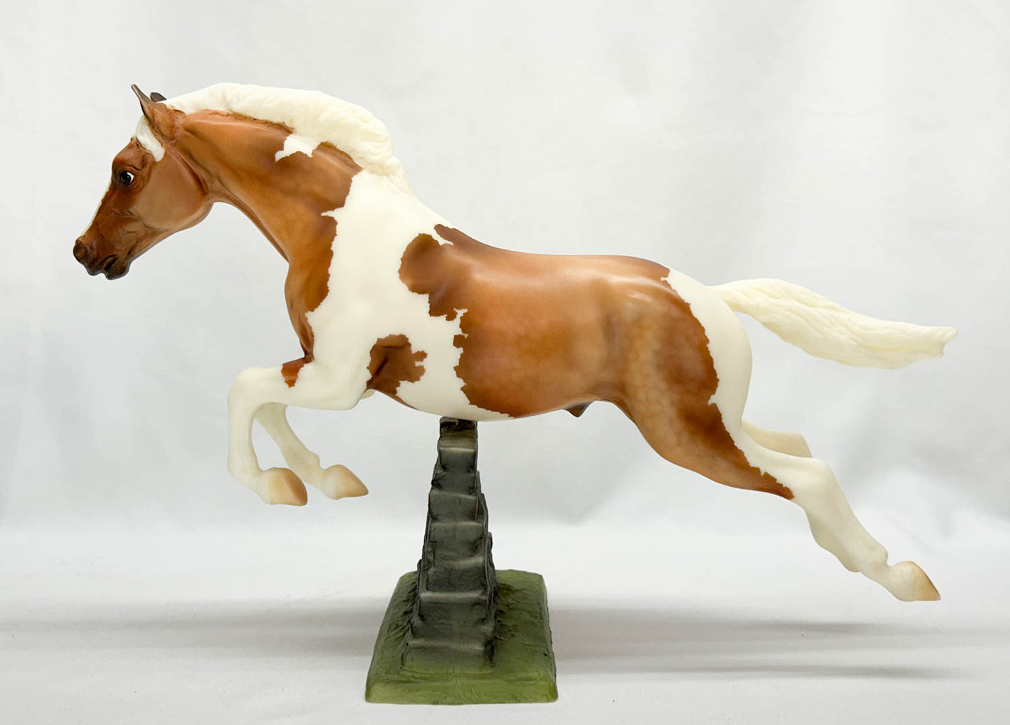 Jumping Horse, Palomino Pinto - Treasure Hunt