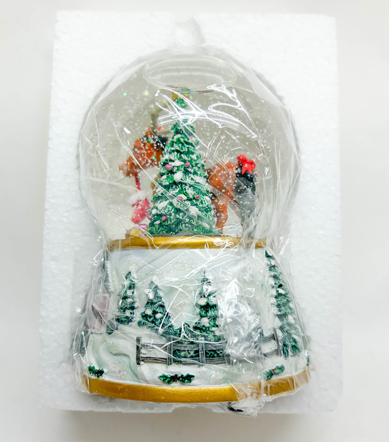 2013 Holiday Snow Globe ~ Holiday Surprise