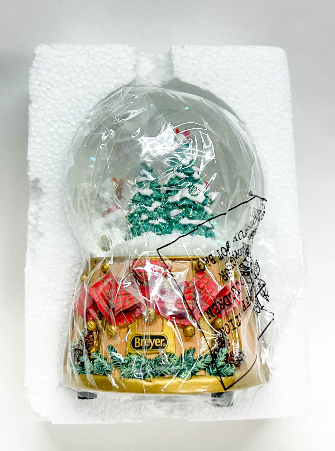 2016 Holiday Snow Globe ~ Holiday Traditions