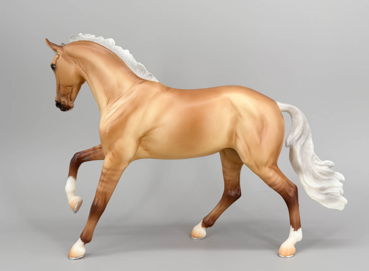 Cantering Warmblood ~ Miss Independent - Breyerfest 2024