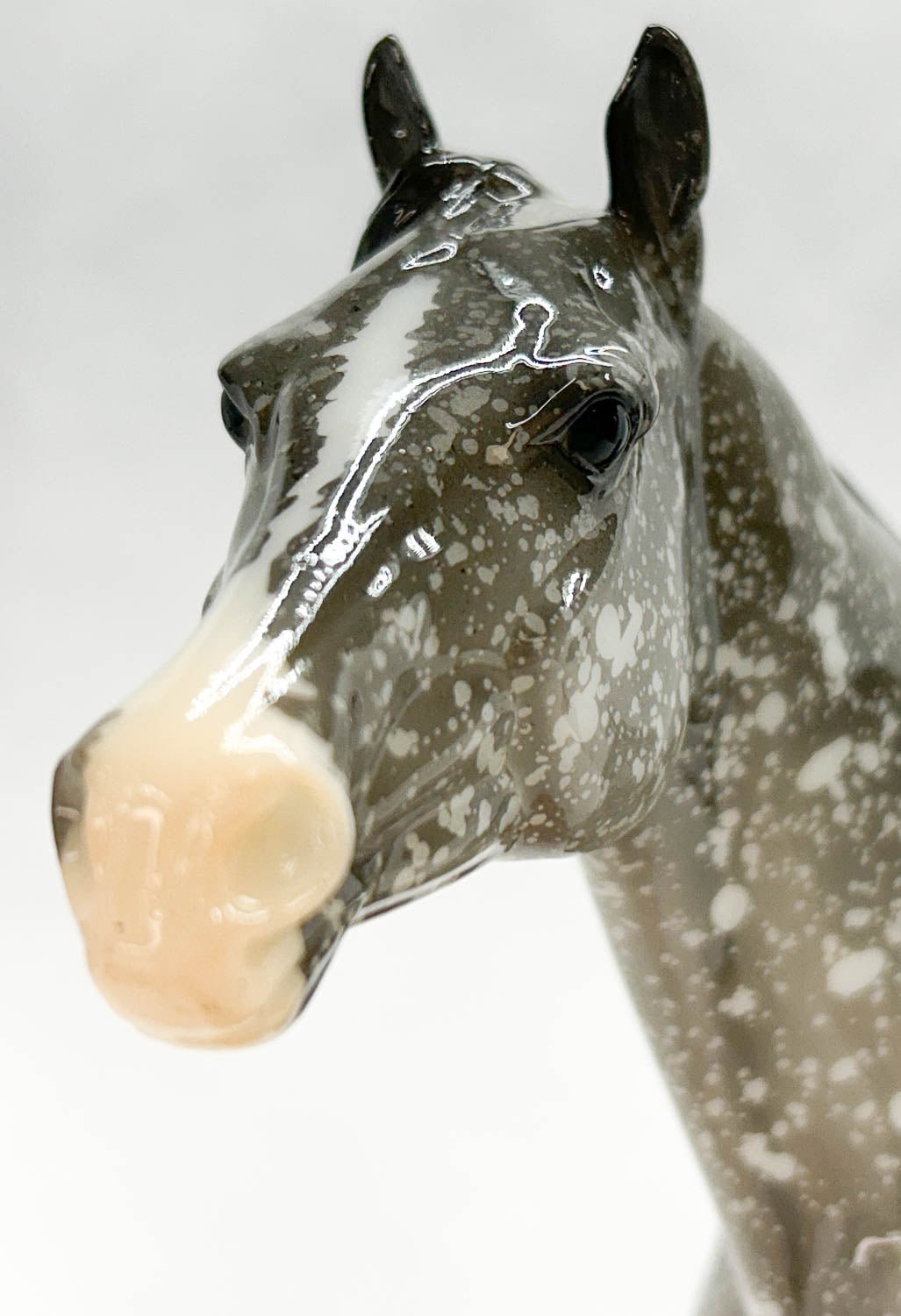 Standing Thoroughbred ~ Kirk - Vintage Club NIGHT LIGHT