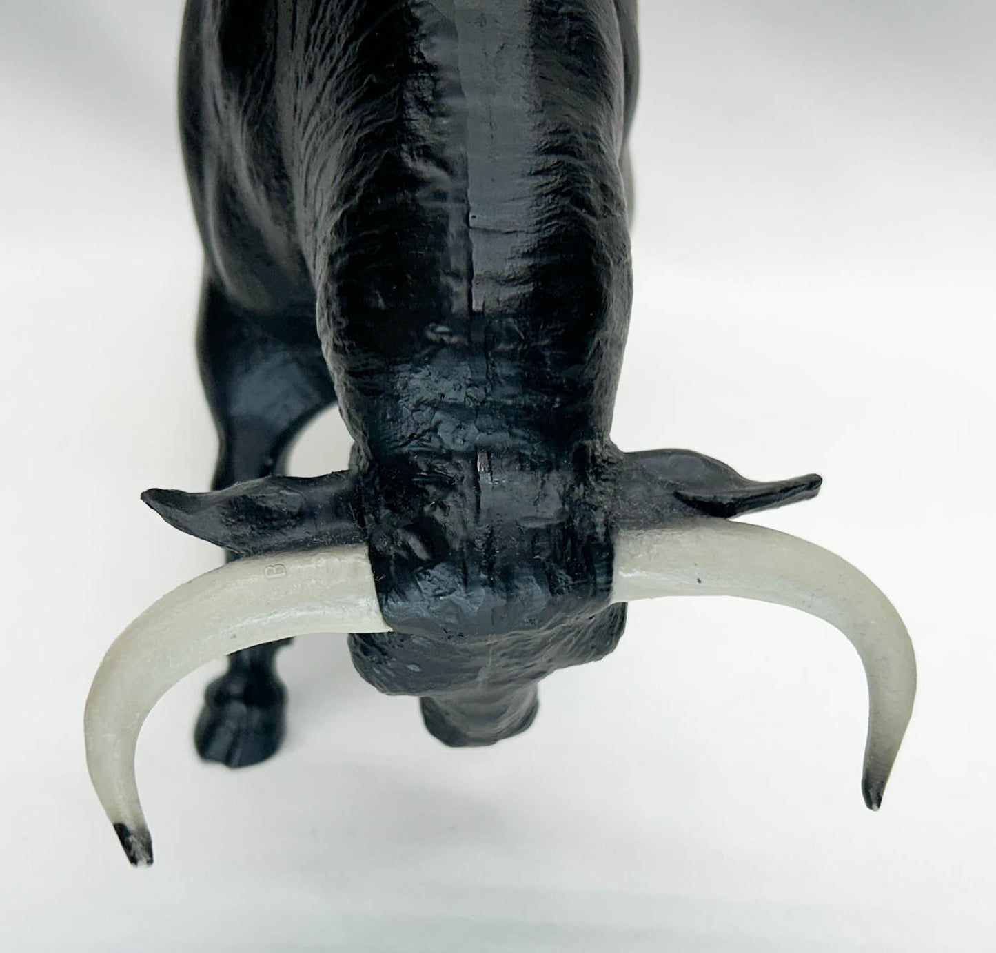 Spanish Fighting Bull, Black - VARIATION: Grey Plastic Horns
