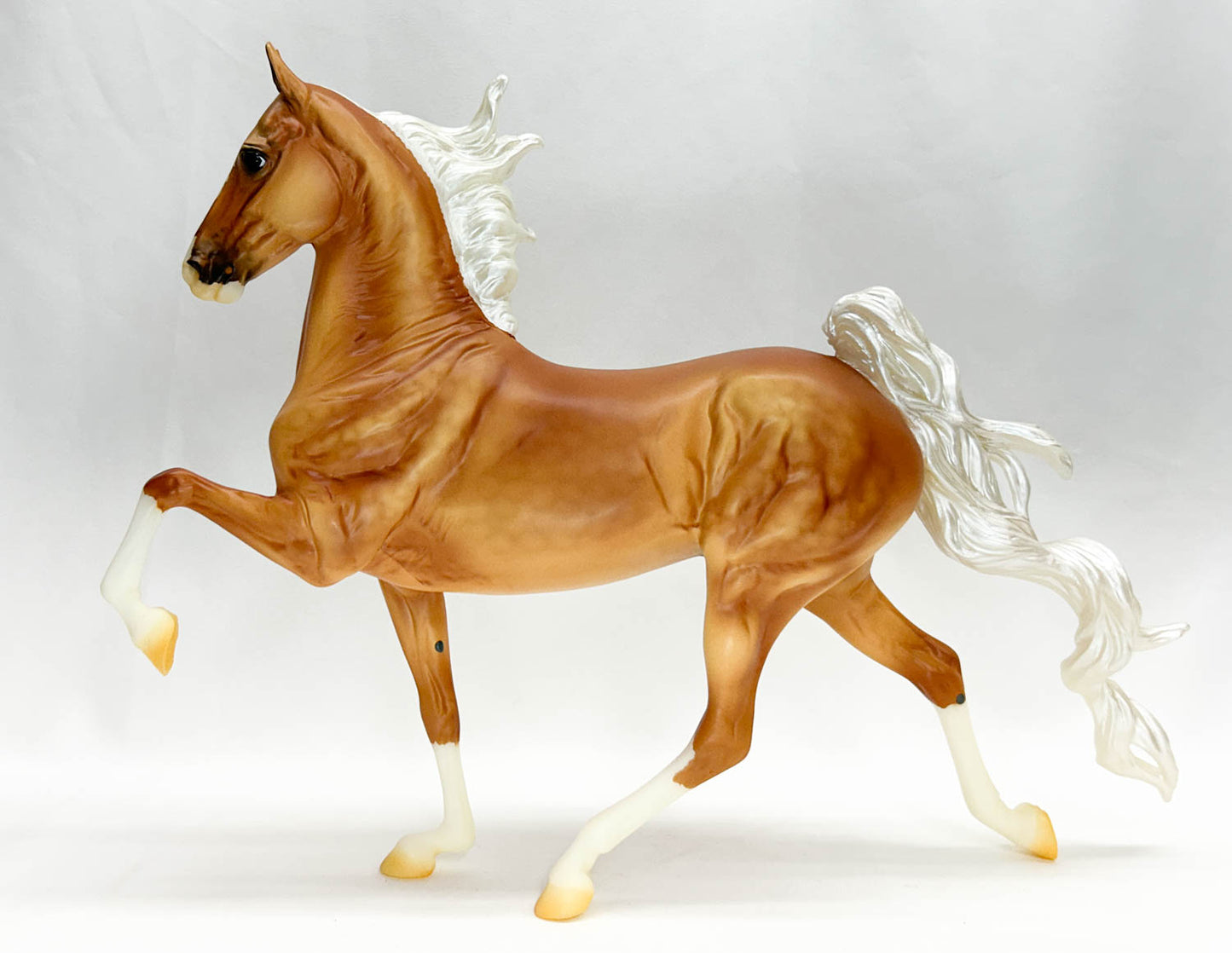 Racking American Saddlebred, Palomino - 70th Anniversary Model