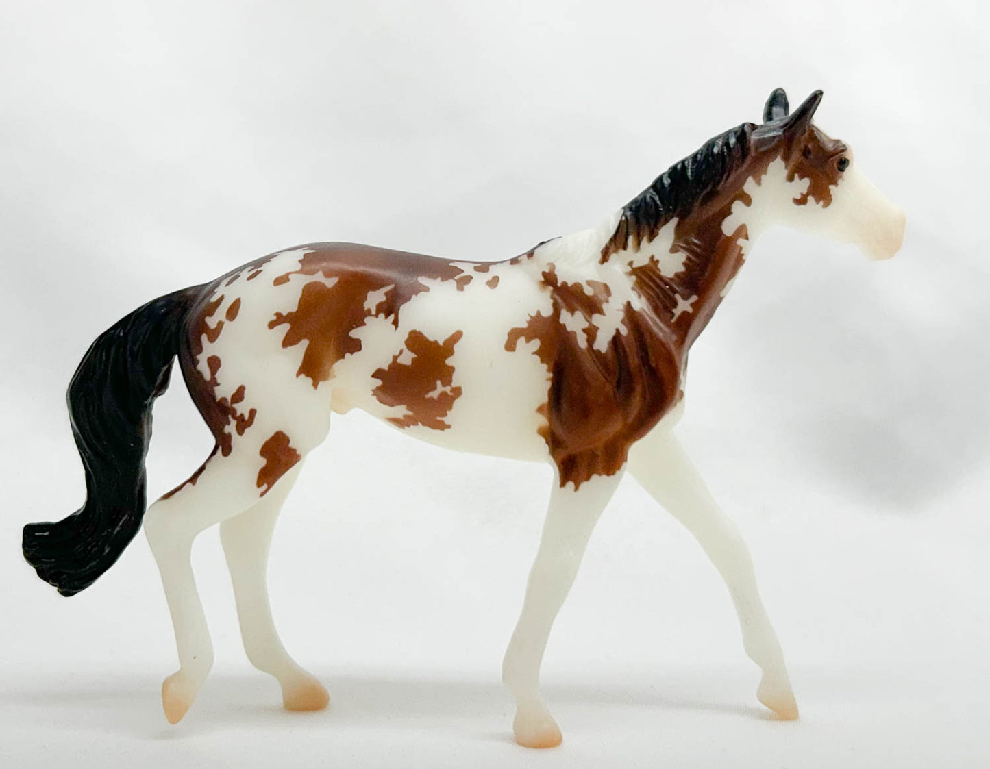 Walking Thoroughbred ~ Greyson - SM Collectors Club