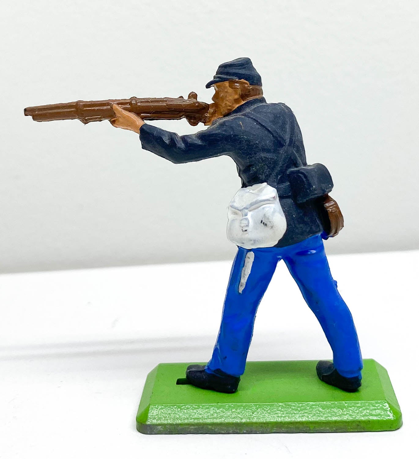 Civil War Standing Rifleman - Britains Ltd