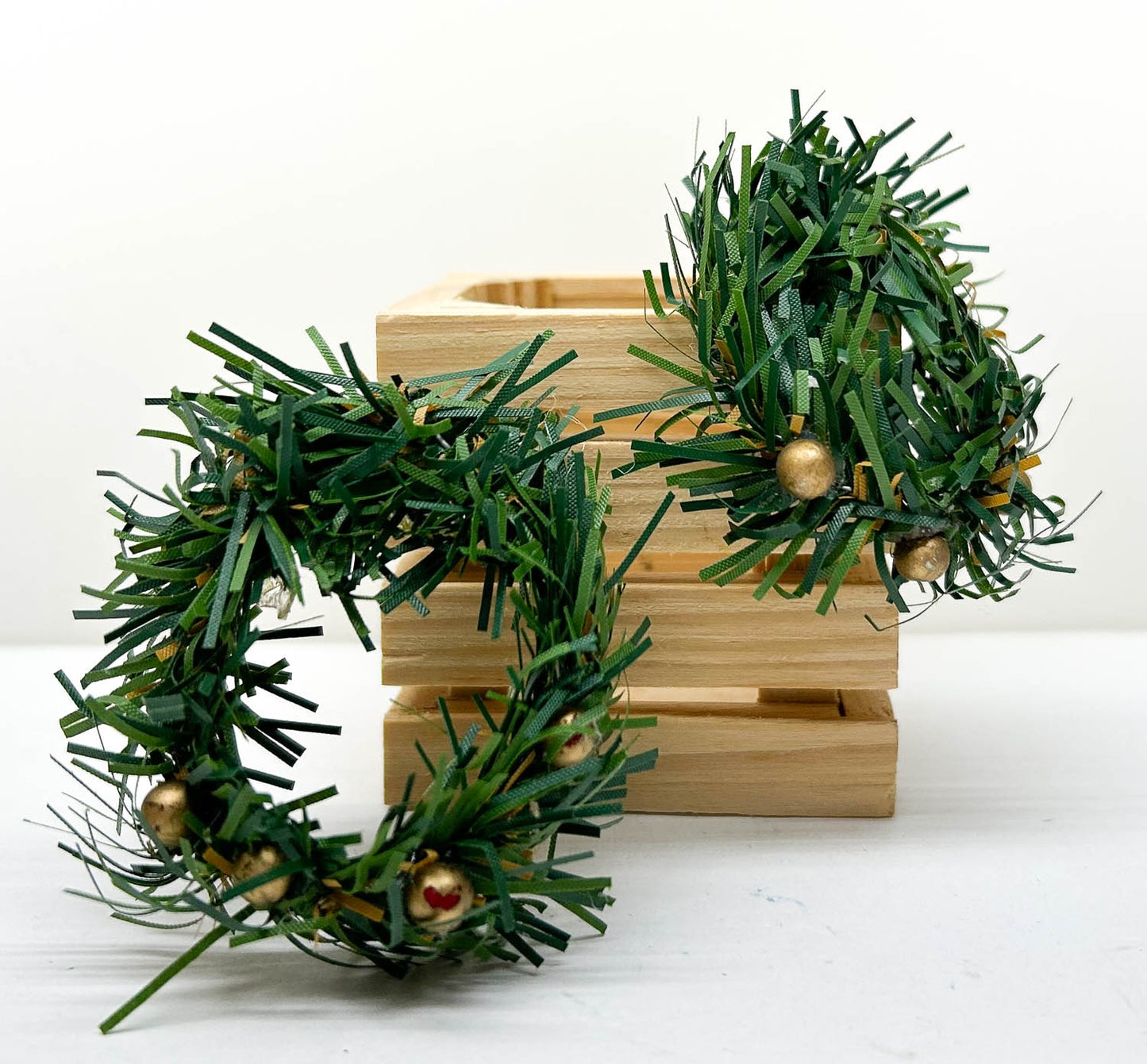 Holiday Decorations for Your Models: Wooden Crate and Wreaths