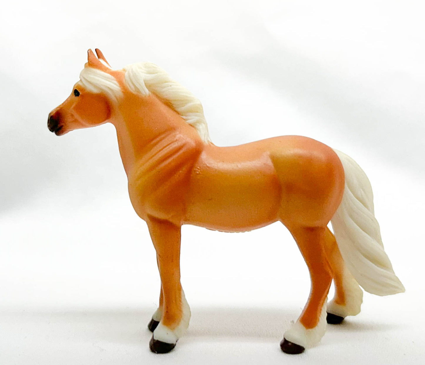 Highland Pony, Palomino ~ Penny Play & Activity Set