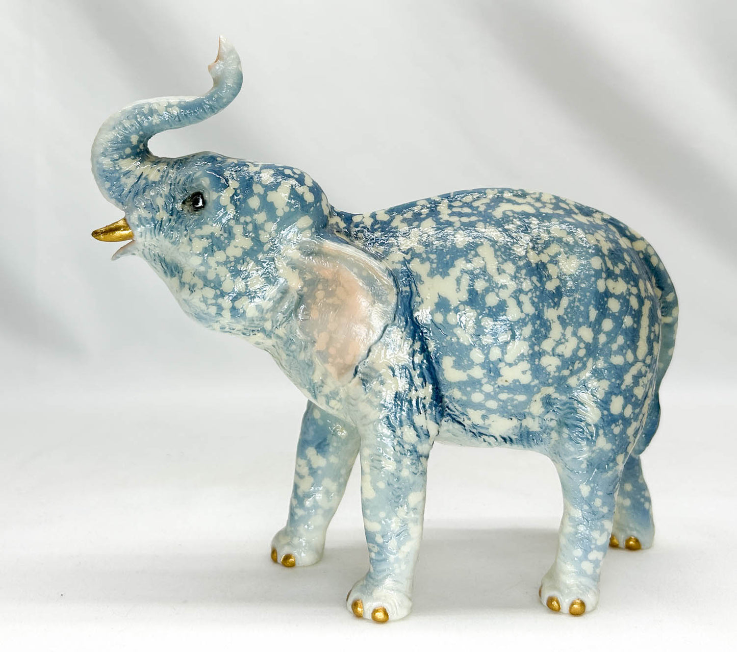 Elephant ~ Nimbo - BreyerFest 2006 SR