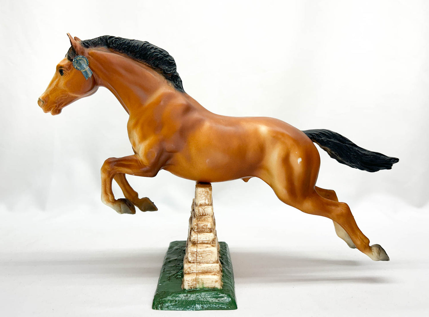 Jumping Horse, Bay with 4-Sock Variation and BLUE RIBBON STICKER