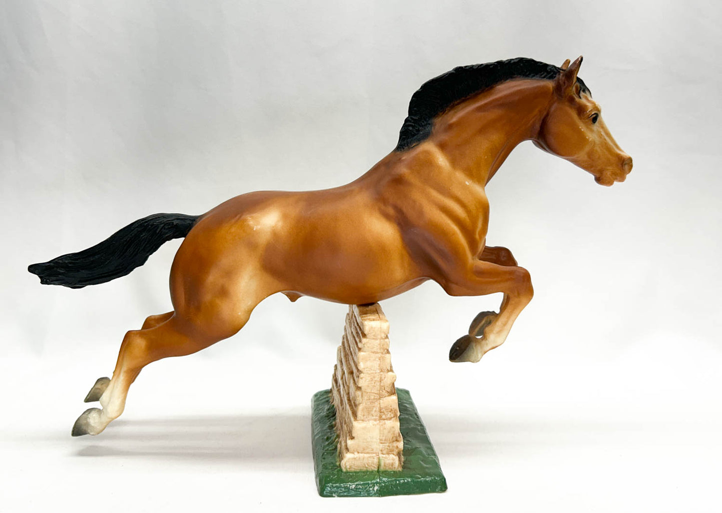Jumping Horse, Bay with 4-Sock Variation and BLUE RIBBON STICKER