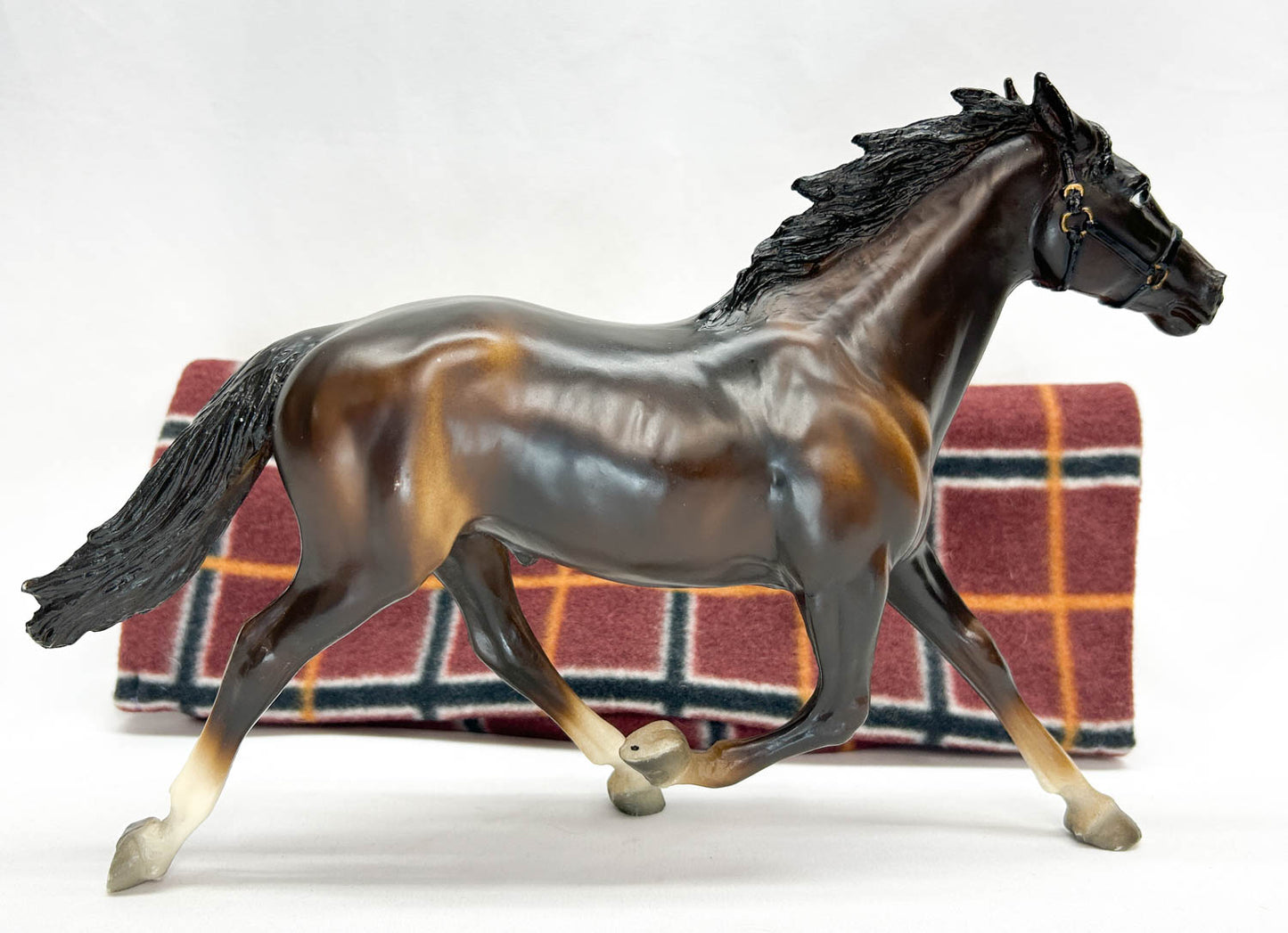 Pacer, Bay (Liver Chestnut) with Eye Whites and Bonus Pony Pouch