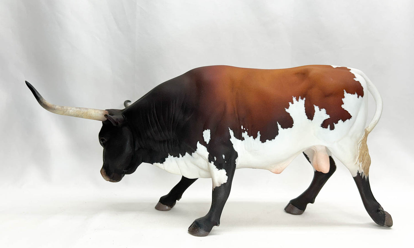 Nohuanda 1:6-scale Texas Longhorn Bull Artist Resin