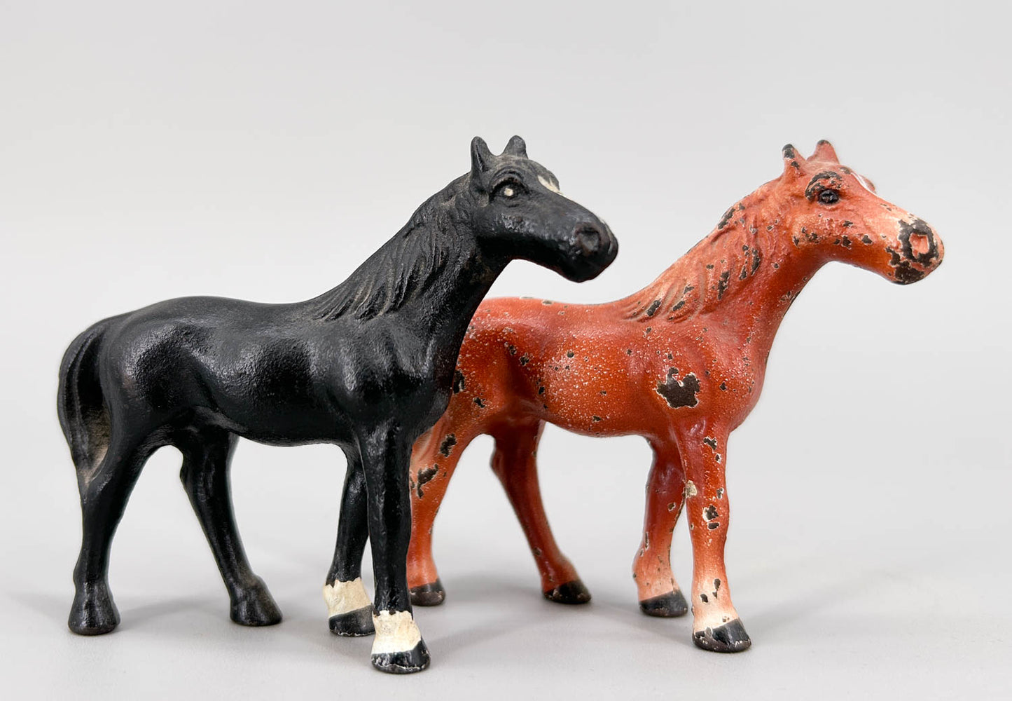 Hubley Cast Iron Miniatures Horse Pair, Black and Chestnut
