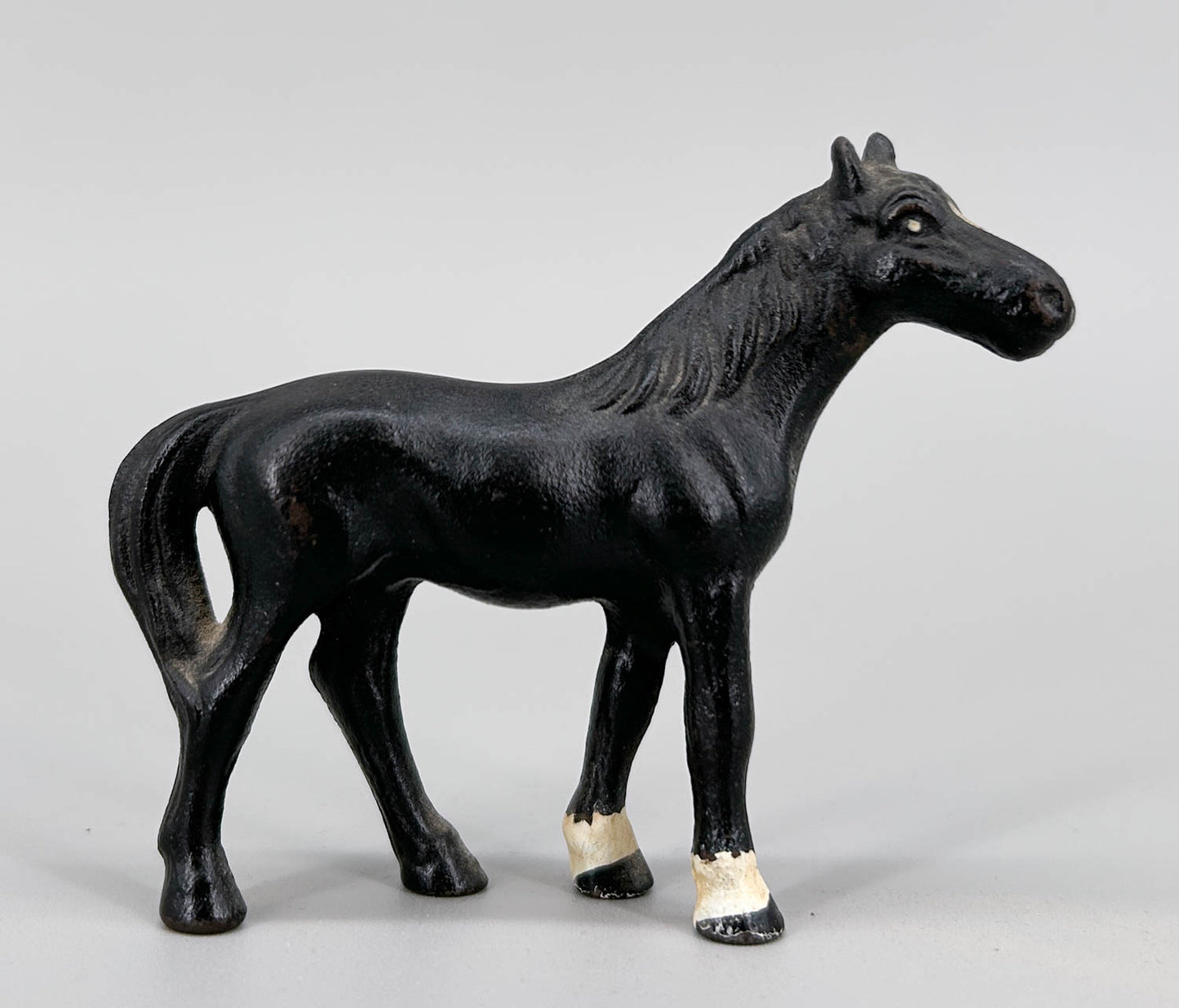 Hubley Cast Iron Miniatures Horse Pair, Black and Chestnut