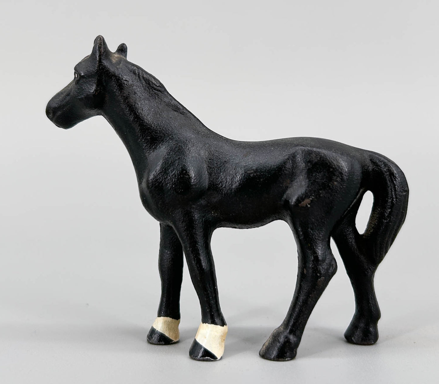 Hubley Cast Iron Miniatures Horse Pair, Black and Chestnut