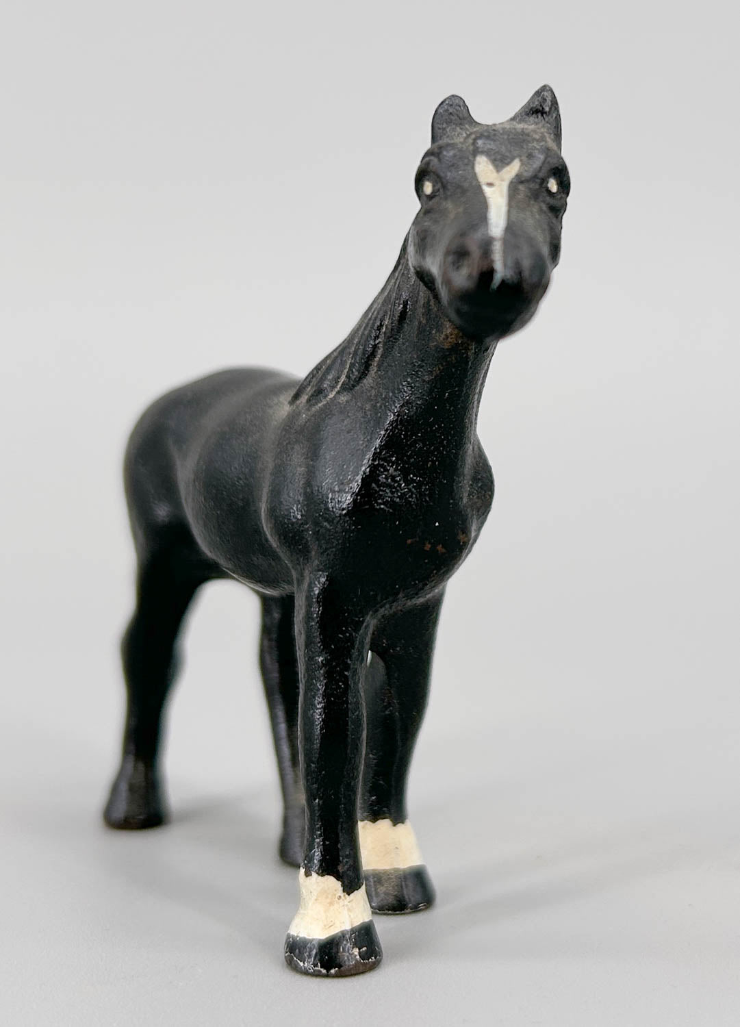 Hubley Cast Iron Miniatures Horse Pair, Black and Chestnut