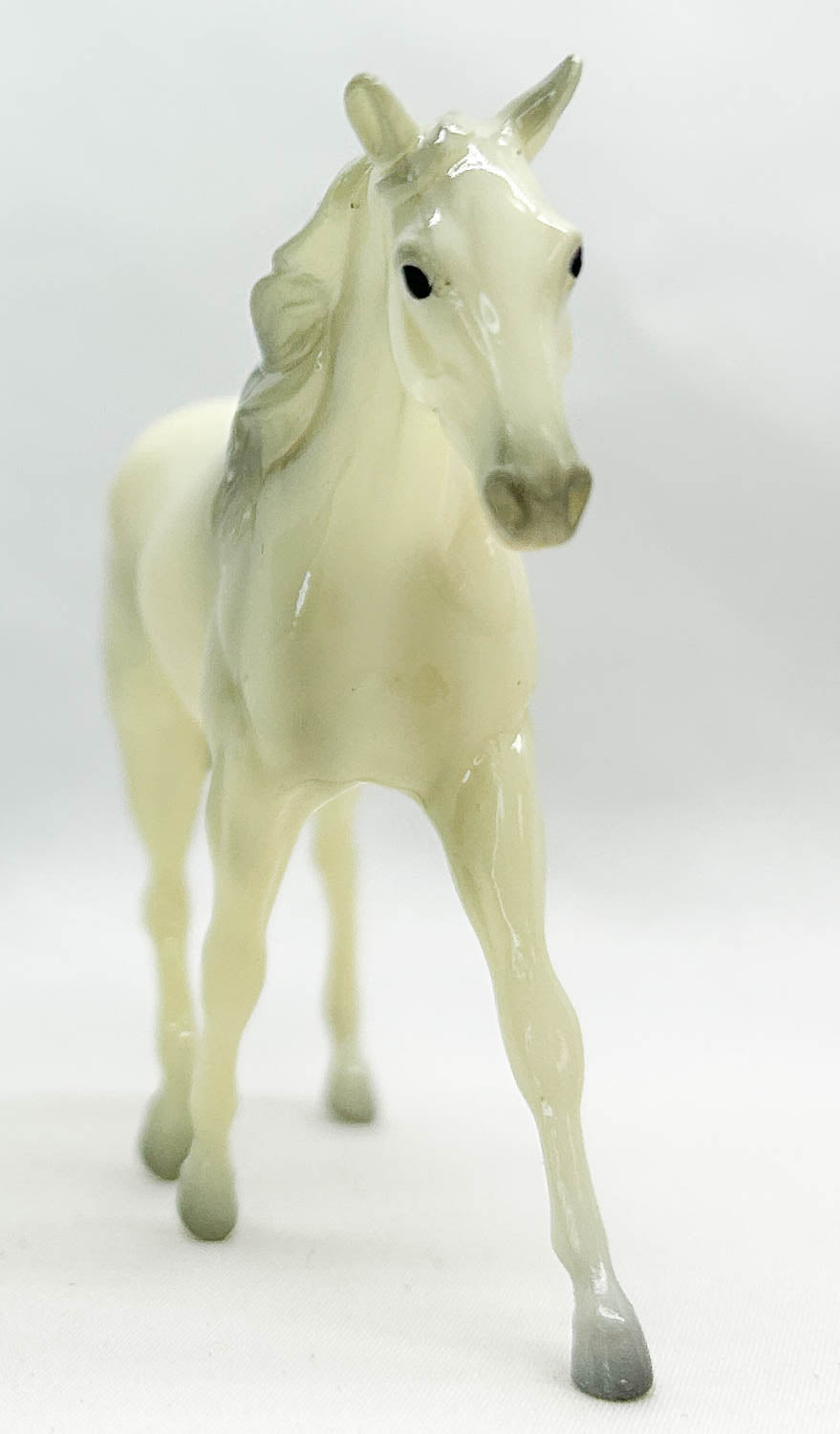 Mini Missouri Fox Trotter, Glossy Alabaster - Vintage Club 2024