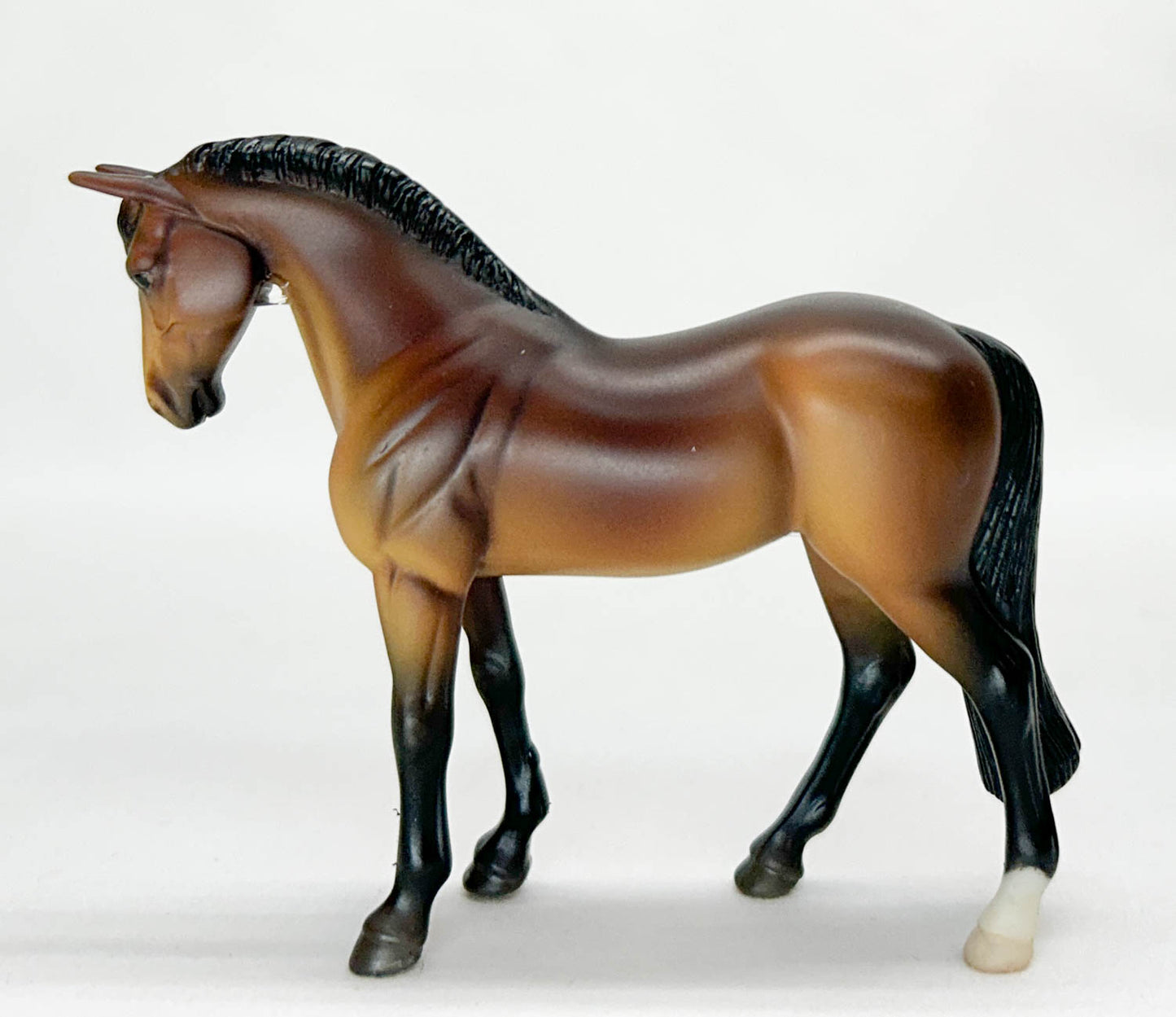 Standing Thoroughbred, Bay - Toys R Us SR