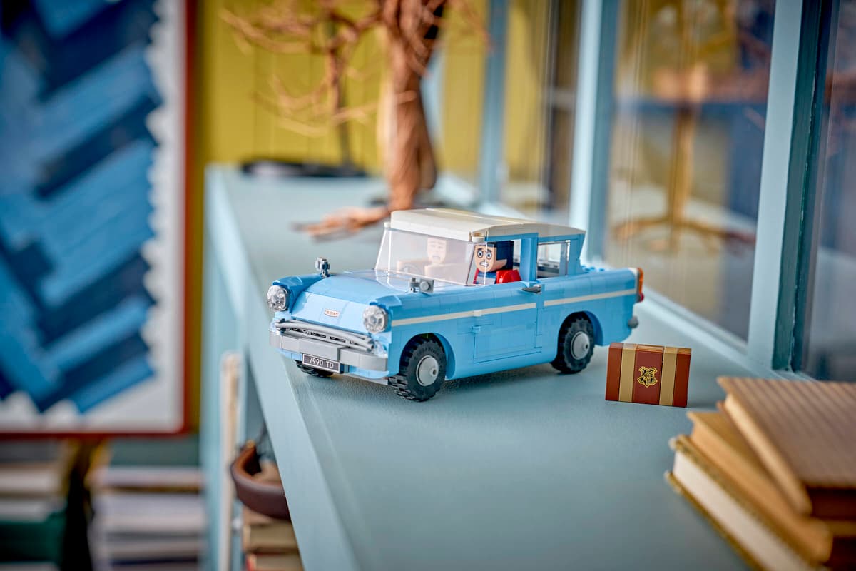 LEGO® Harry Potter™ ~ Enchanted Flying Ford Anglia™ #76470 868 Pieces