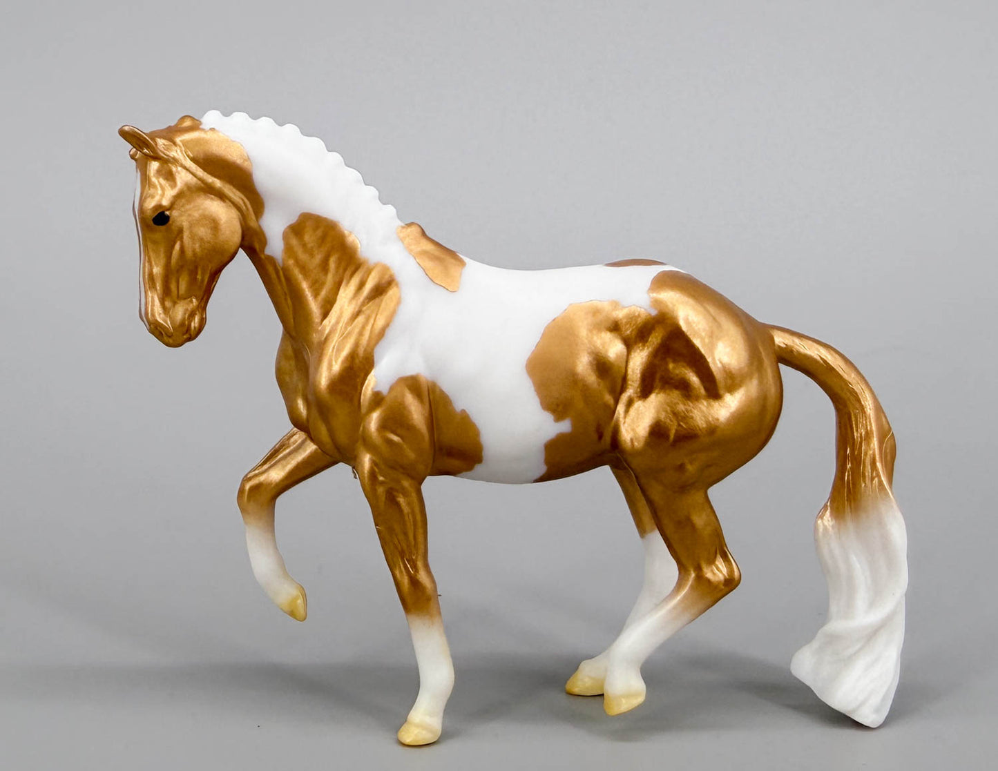 Valegro, Gold Charm Pinto - TSC SR, Mystery Horse Surprise Series 8 CHASE PIECE