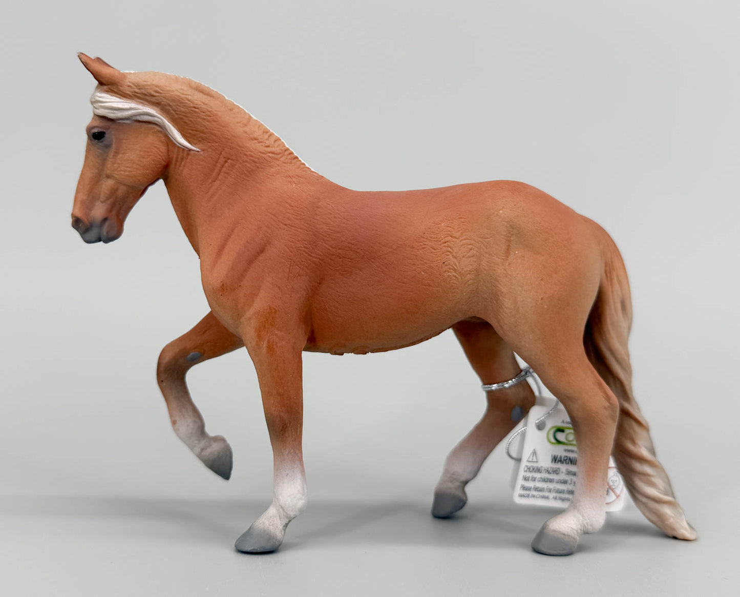 Peruvian Paso Mare, Chestnut (International Release)