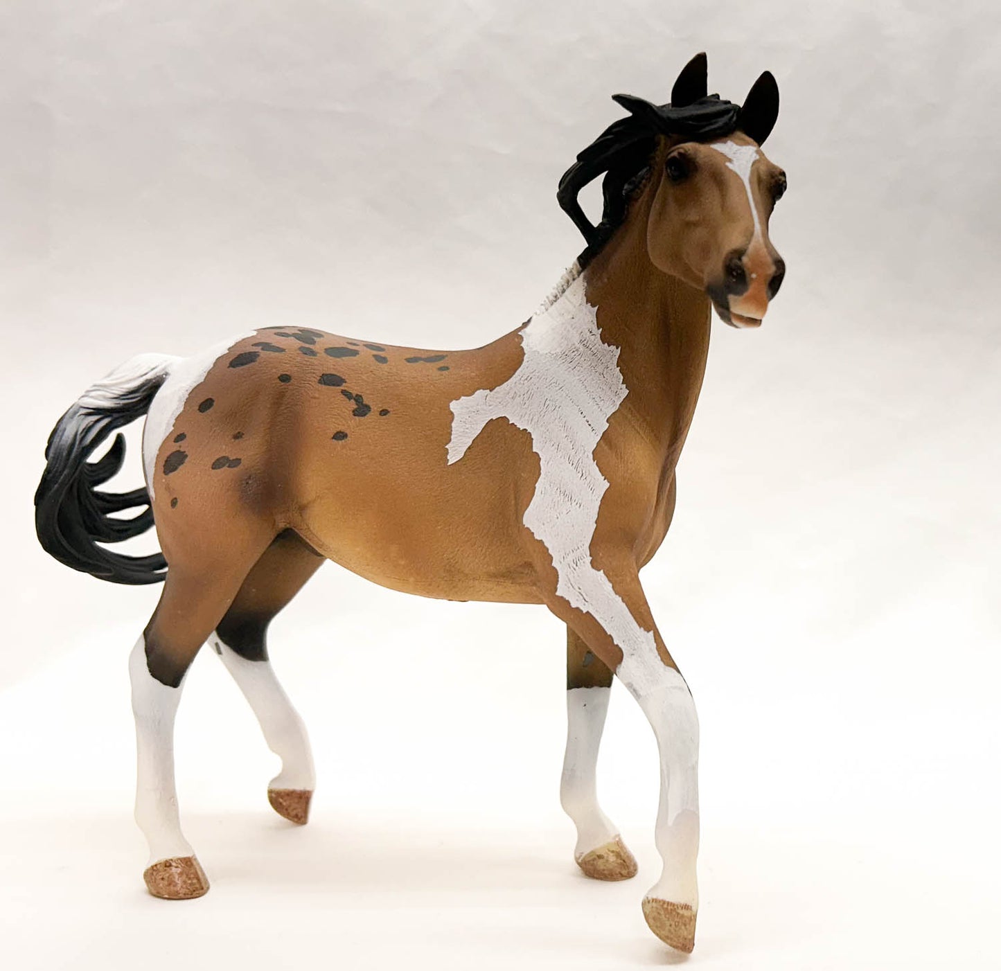 Mustang Stallion, Bay Pintaloosa - Deluxe 1:12 Scale Model (International Release)