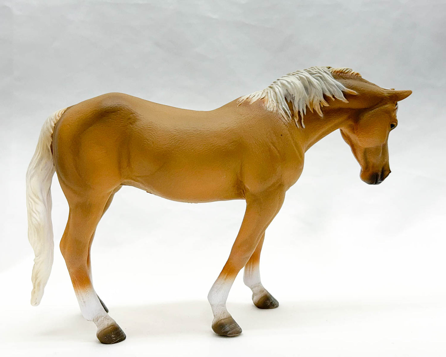 Quarter Horse Mare, Palomino - Deluxe 1:12 Scale Model (International Release)