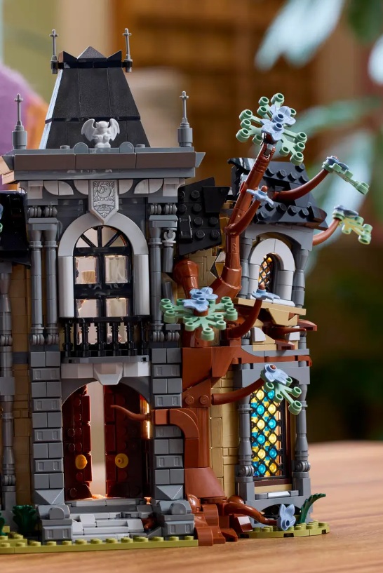LEGO® Icons Midnight Valley Collection ~ Mayor Manor #11383 1,420  Pieces
