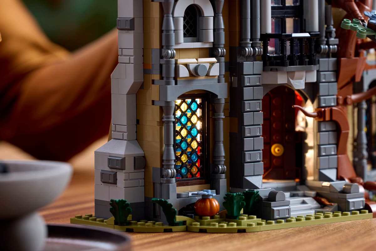 LEGO® Icons Midnight Valley Collection ~ Mayor Manor #11383 1,420  Pieces