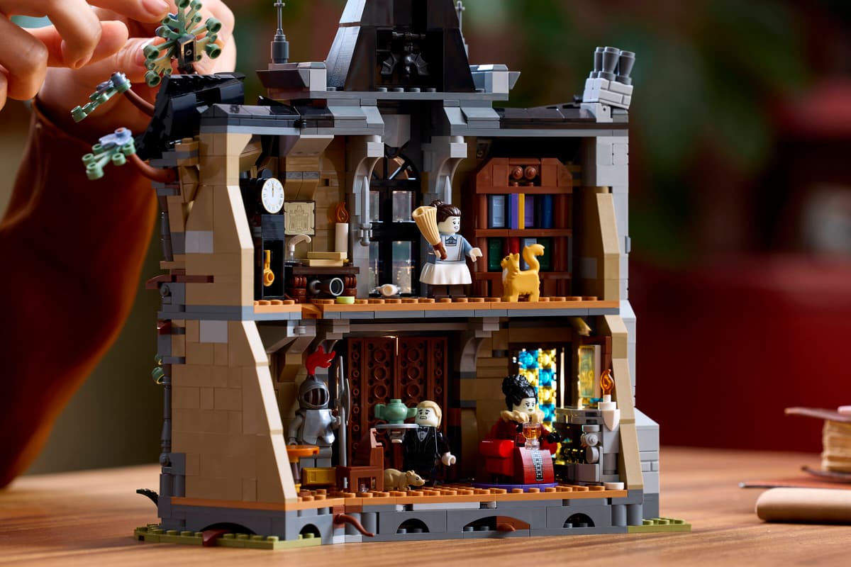 LEGO® Icons Midnight Valley Collection ~ Mayor Manor #11383 1,420  Pieces