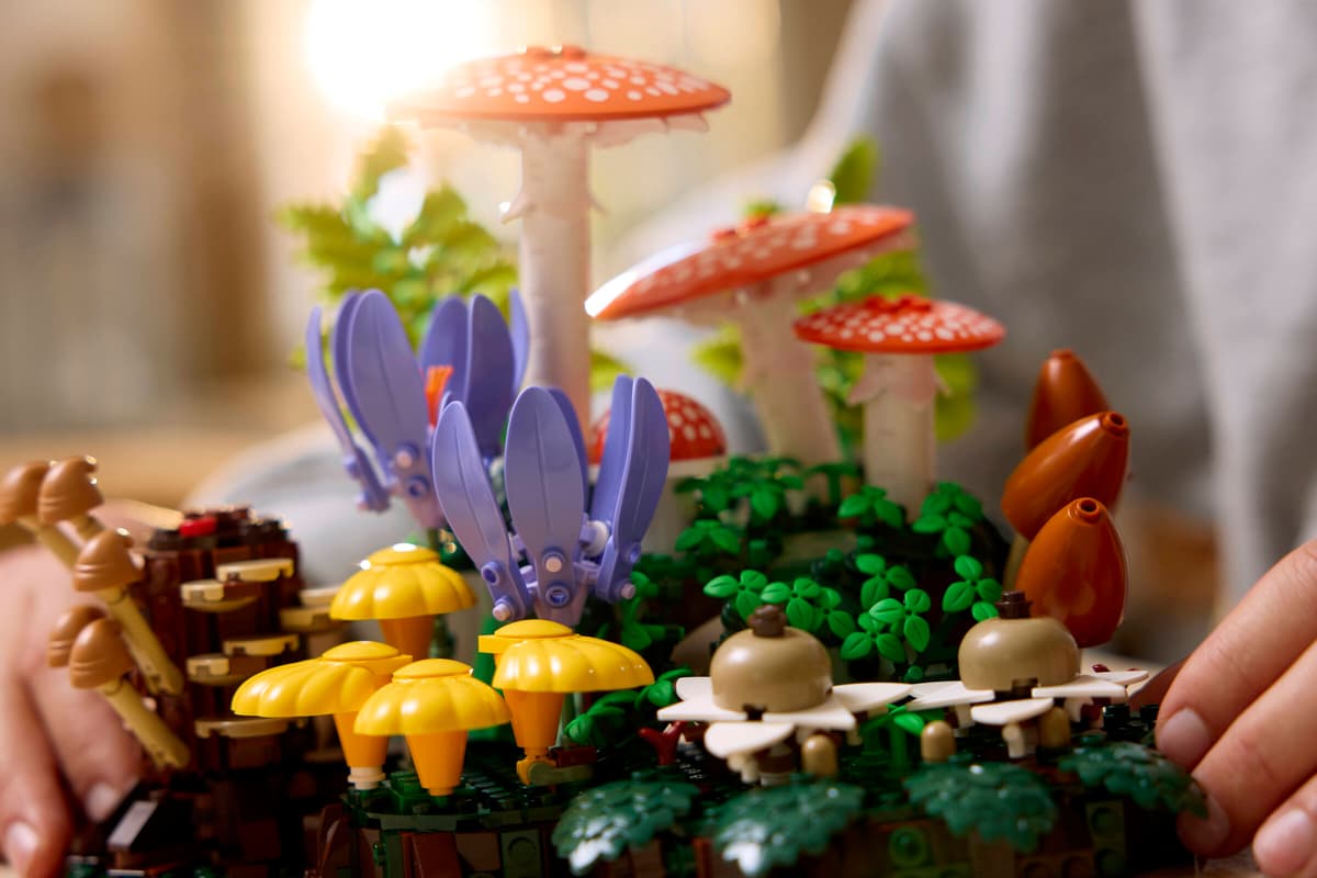 LEGO® Botanicals:  Woodland Mushrooms #11505 806 Pieces