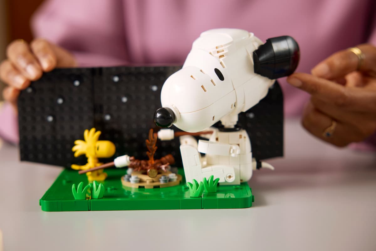 LEGO® Ideas ~ Peanuts™: Snoopy's Doghouse #21368 964 Pieces