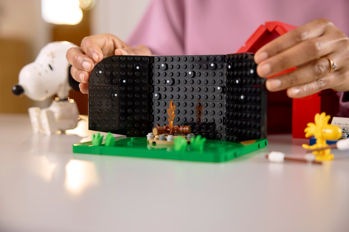 LEGO® Ideas ~ Peanuts™: Snoopy's Doghouse #21368 964 Pieces