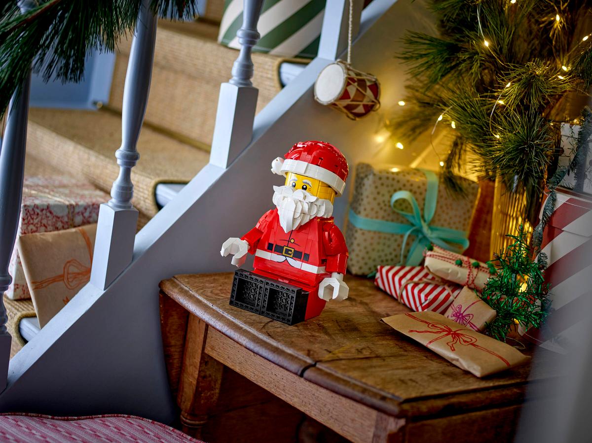 LEGO® UP-SCALED Santa Minifigure #40820 761 Pieces