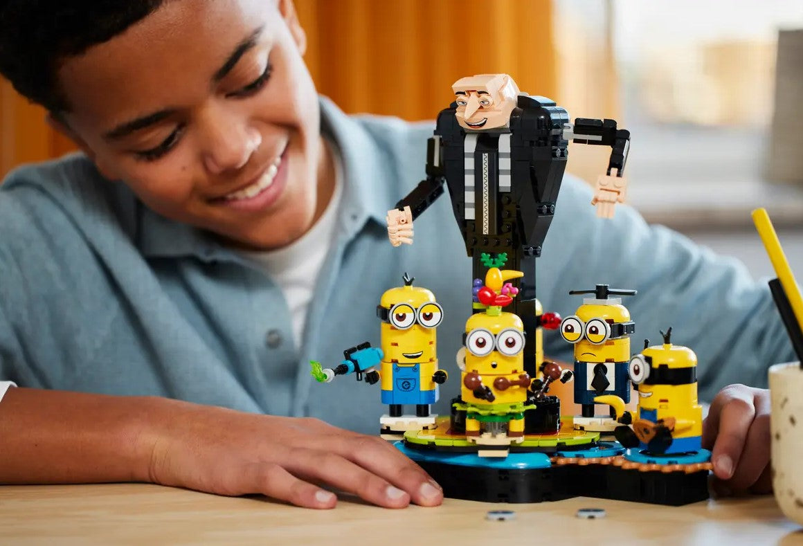 LEGO Dispicable Me4™ ~ Brick-Built Gru and Minions