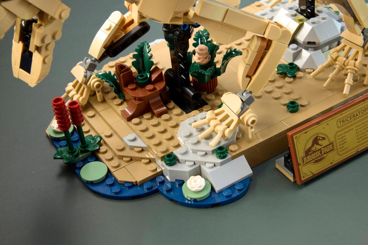 LEGO® Jurassic World™ ~ Dinosaur Fossils: Triceratops #77985 1154 Pieces