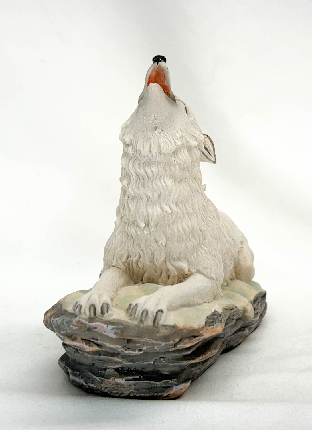 White Wolf Adult, Howling Resin