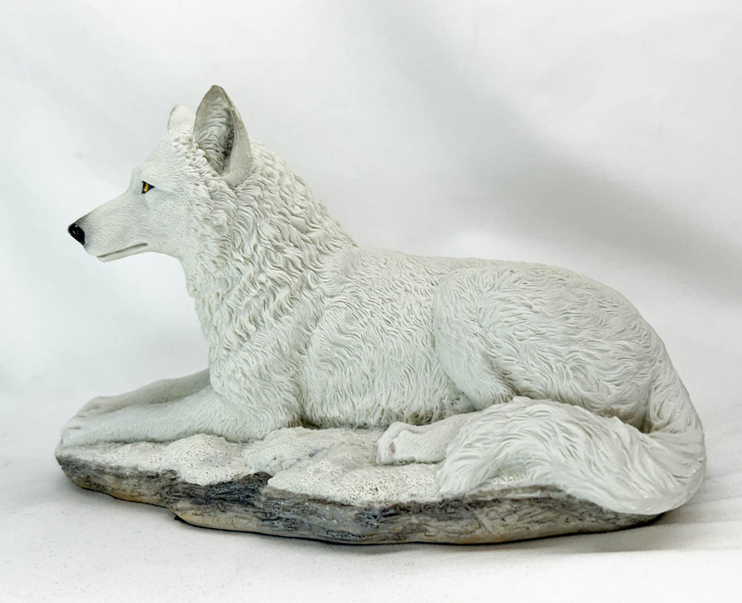 White Wolf Adult, Lying Resin