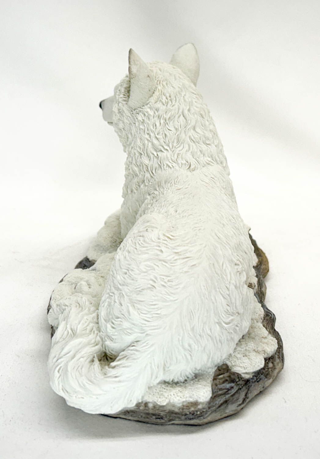 White Wolf Adult, Lying Resin