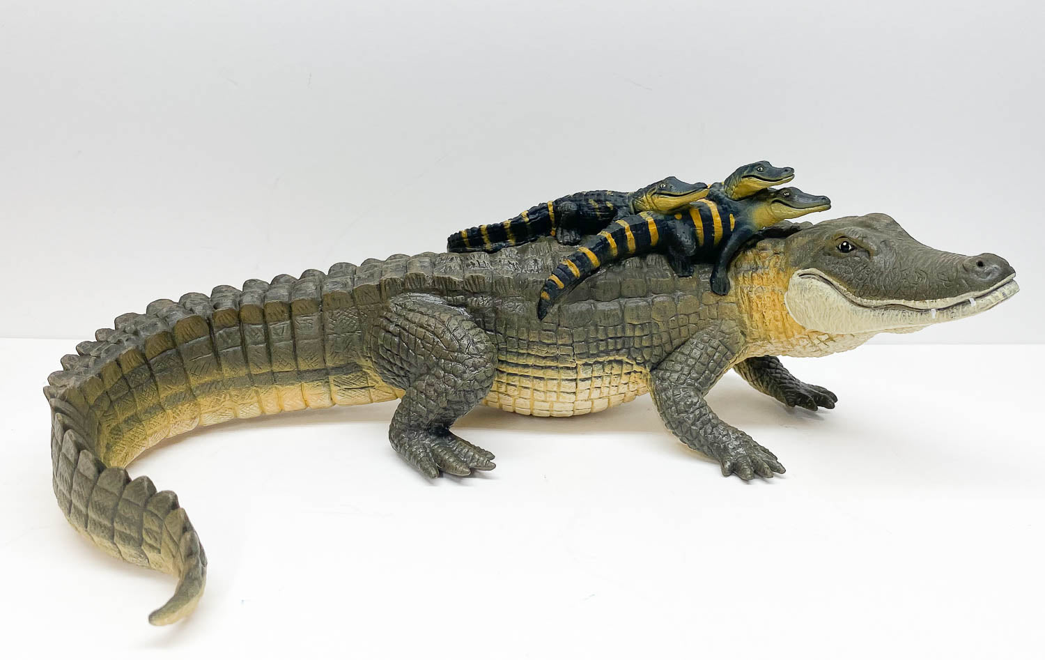Alligator w/ Babies (Large)