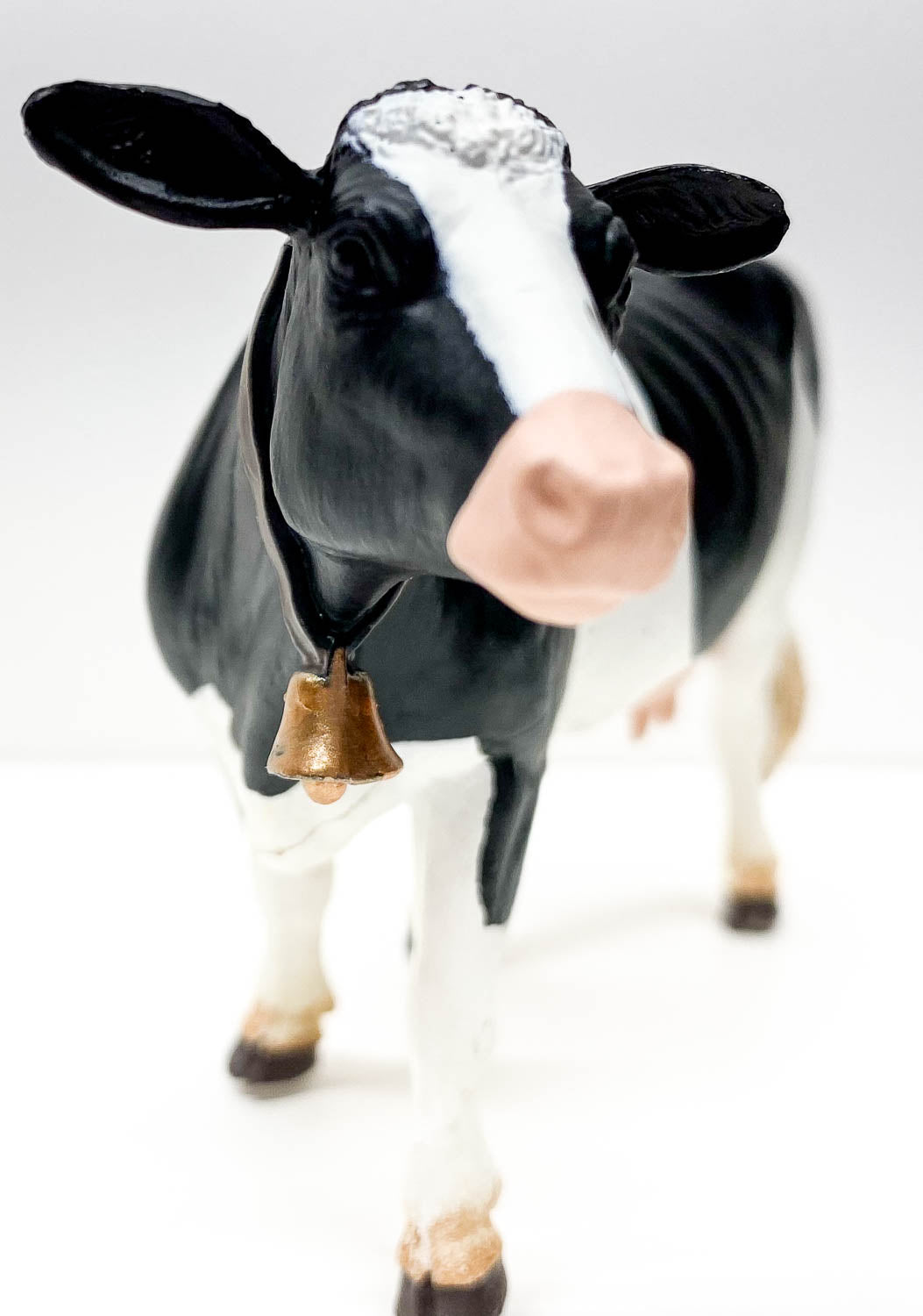 Safari Holstein Cow With Bell Triple Mountain Model Horses vintage-m-kamenstein-cow-tea-whistling-enamel-kettle-4840777568